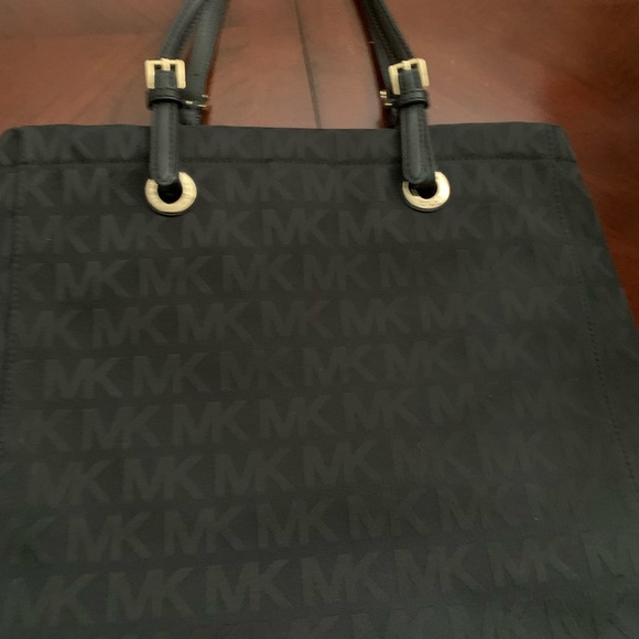 Michael Kors tote purse - Picture 2 of 8